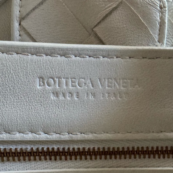 Bottega Veneta Small Andiamo Intrecciato Leather Top-Handle Bag - Picture 3 of 16